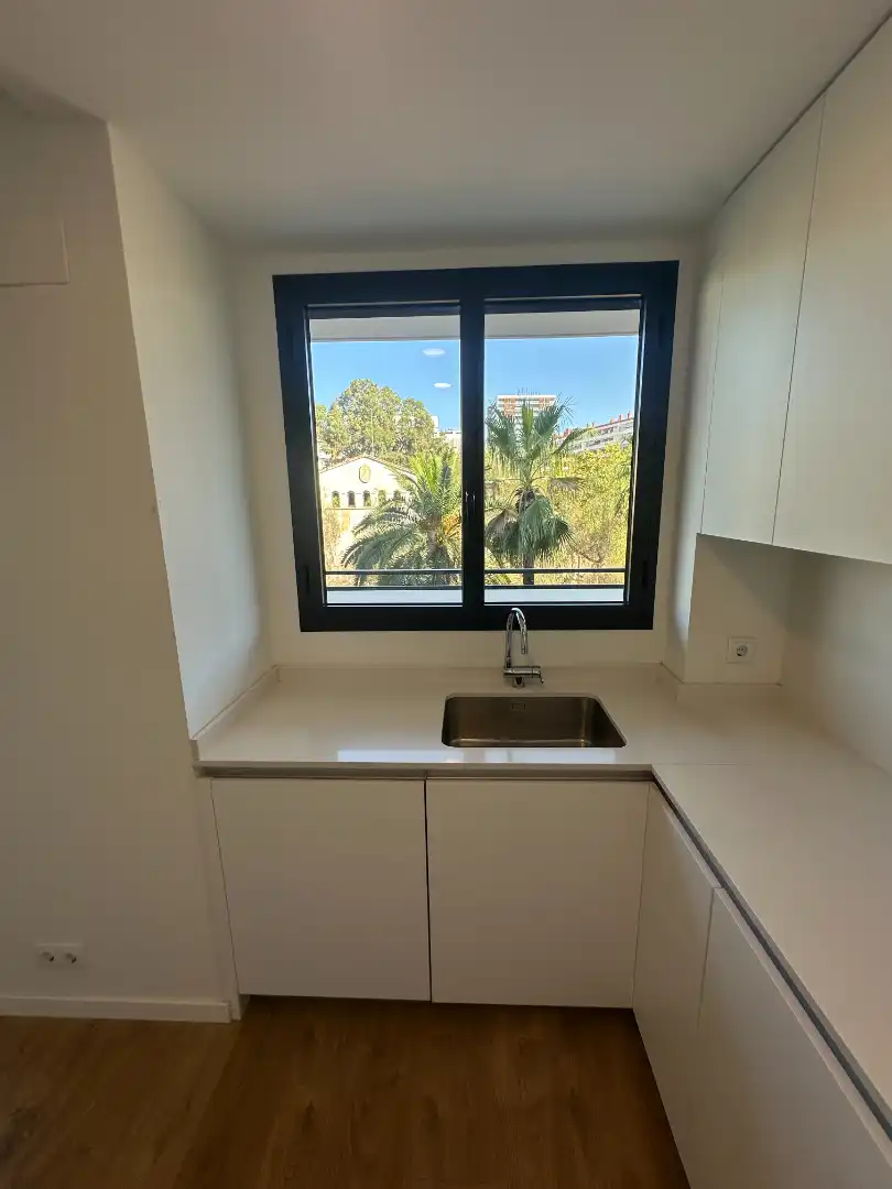 Kitchen of Flat for rent in L'Hospitalet de Llobregat  with Air Conditioner, Parquet flooring and Oven