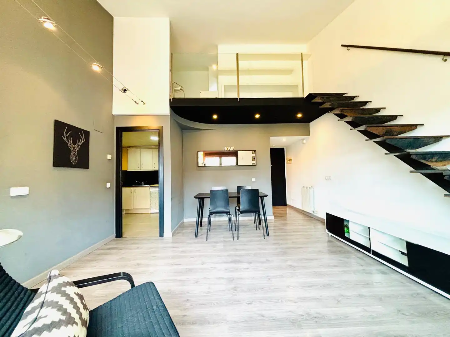 Living room of Duplexes for sale in Girona  with Air Conditioner, Heating and Parquet flooring