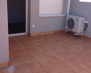 Terrassa de Dúplex de lloguer en Cornellà de Llobregat amb Aire condicionat, Terrassa i Traster