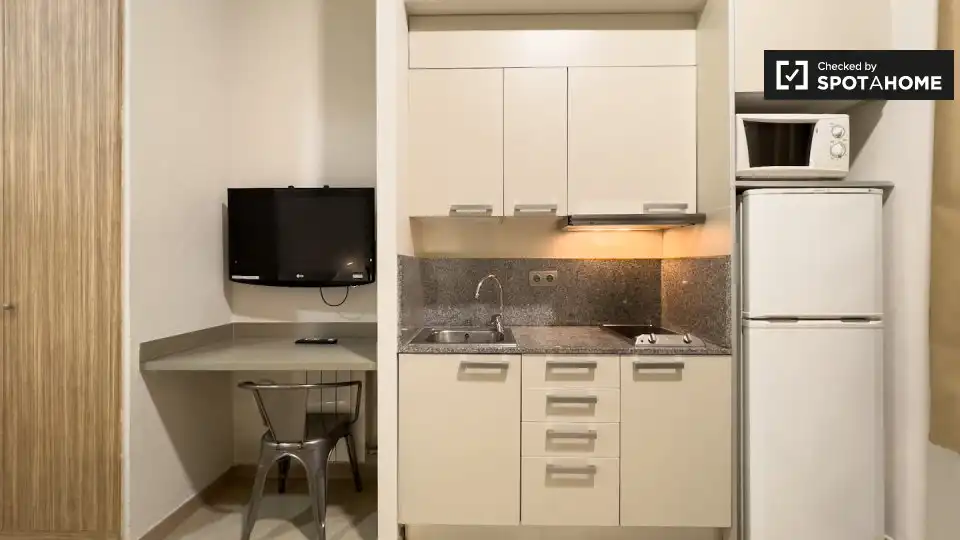 Küche von Wohnung zur Miete in Barcelona mit Klimaanlage, Heizung und Möbliert