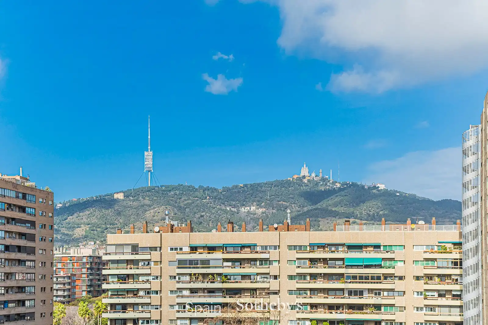 Vista exterior de Àtic en venda en Barcelona amb Aire condicionat, Calefacció i Terrassa