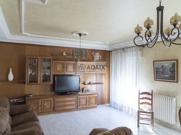 Casa amb balcó en venda a Tomelloso