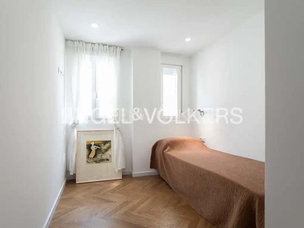 Dormitori de Àtic de lloguer en Valencia amb Aire condicionat, Calefacció i Parquet