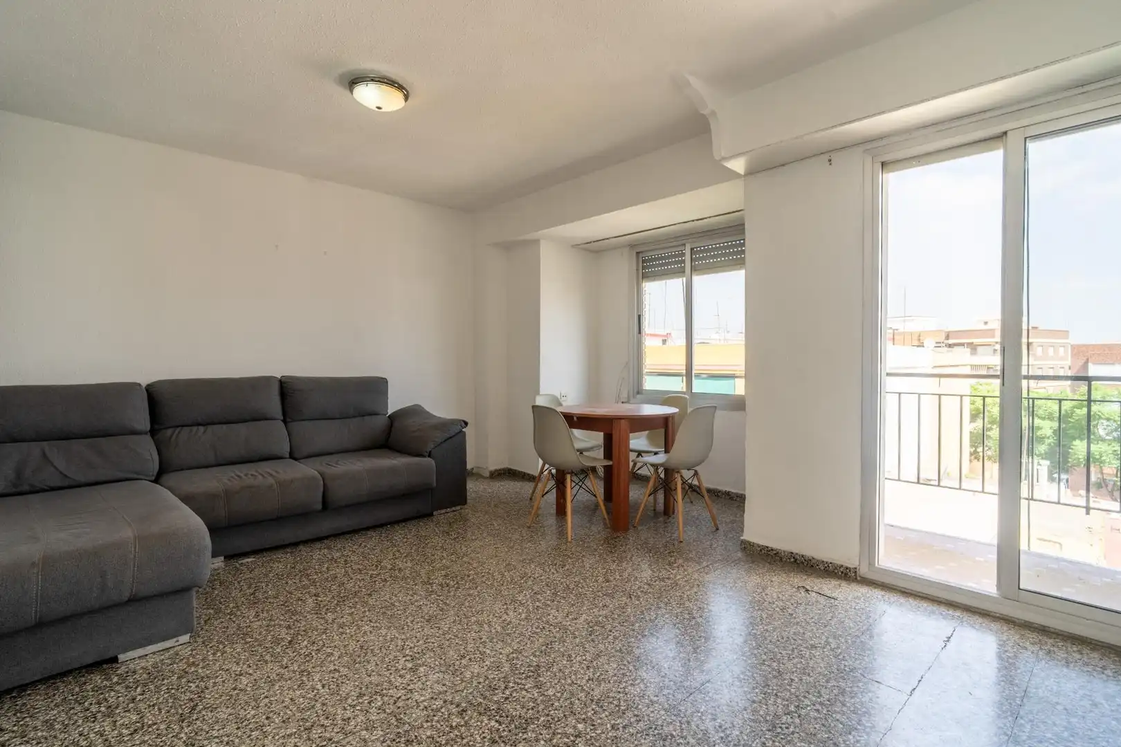 Sala d'estar de Pis de lloguer en Quart de Poblet amb Moblat i Balcó