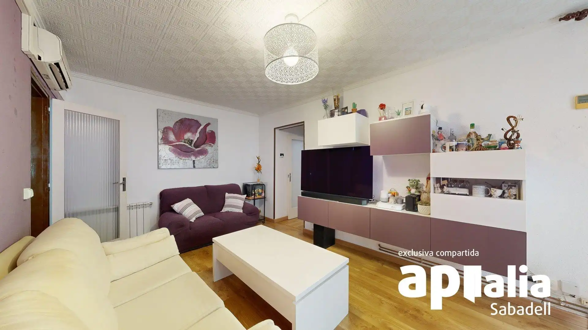 Sala d'estar de Pis en venda en Cerdanyola del Vallès amb Aire condicionat, Calefacció i Parquet