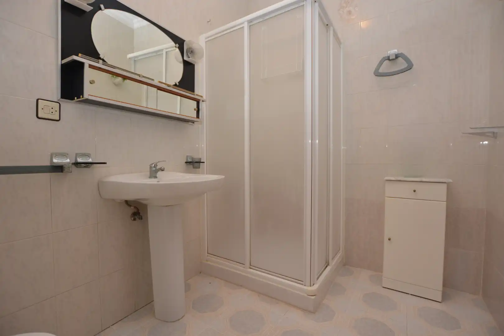 Baño de Casa adosada en venta en Santa Olalla del Cala con Aire acondicionado, Terraza y Balcón