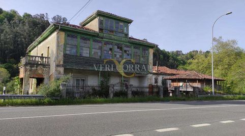 Terreno de 34.000m con varias edificaciones.