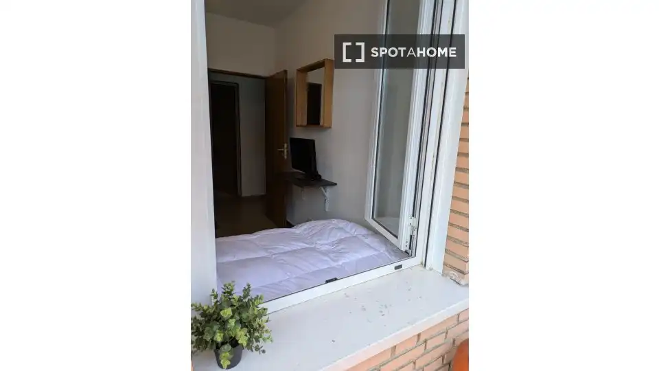 Room in Entrevías