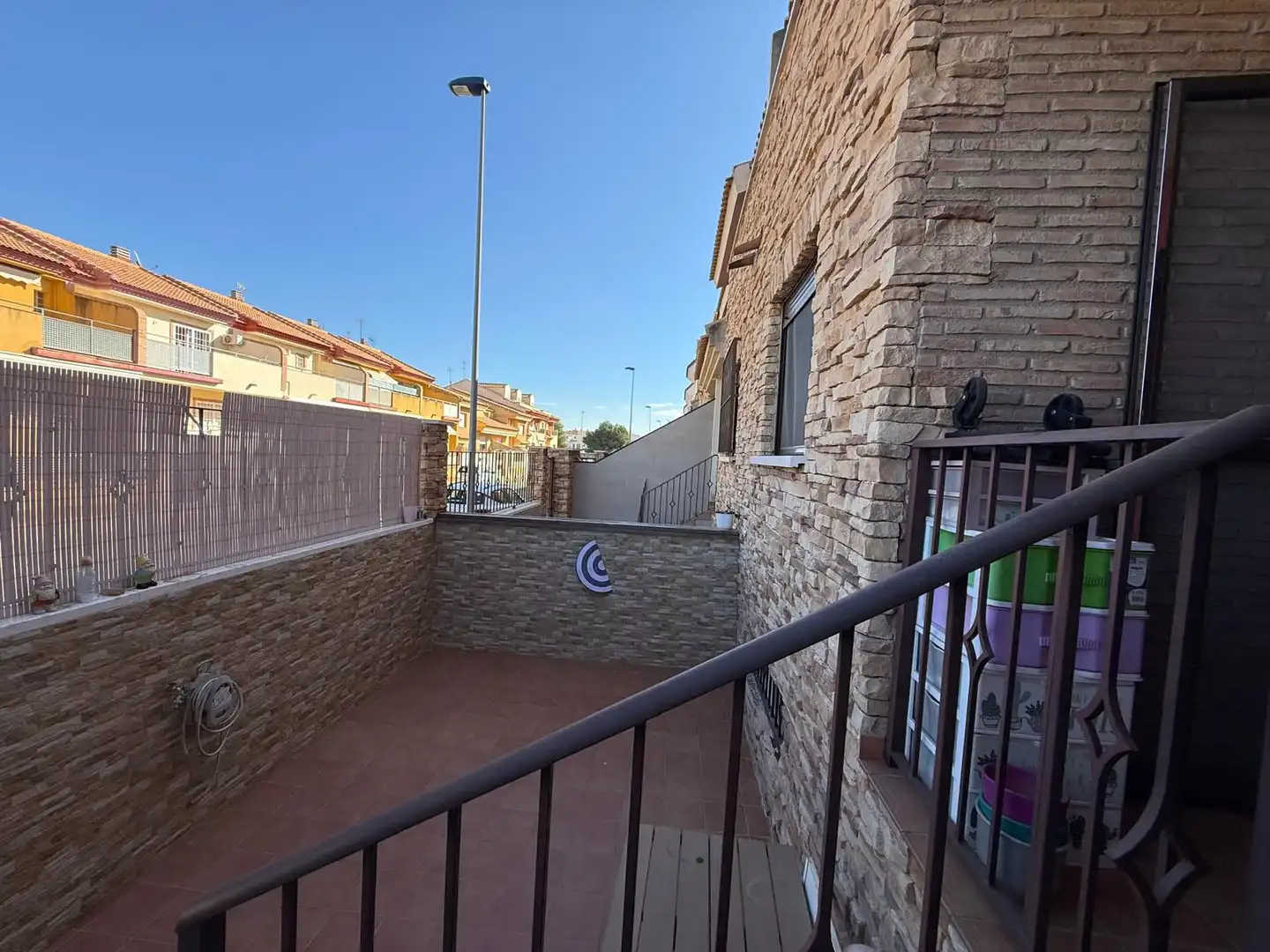 Vista exterior de Casa adosada en venta en San Pedro del Pinatar con Aire acondicionado, Calefacción y Jardín privado