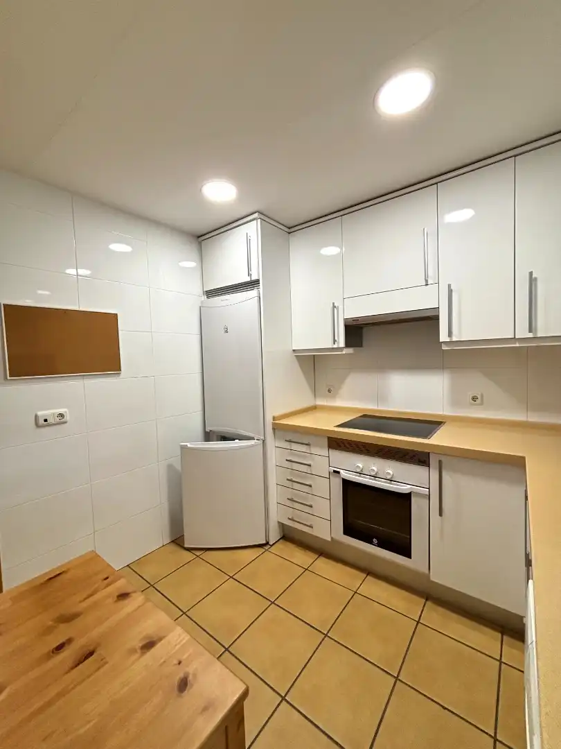 Cocina de Apartamento en venta en Plasencia con Calefacción, Jardín privado y Parquet