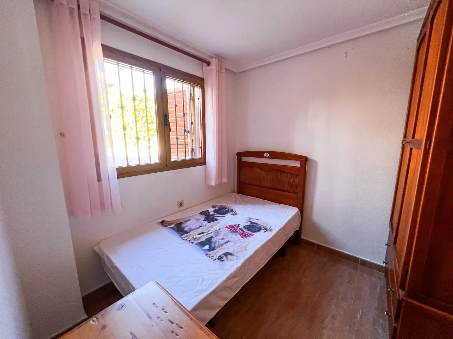Habitación de Casa adosada en venta en Torrevieja con Aire acondicionado, Calefacción y Jardín privado