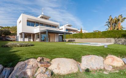 Vista exterior de Casa o xalet de lloguer en Sant Vicenç de Montalt amb Aire condicionat, Terrassa i Piscina