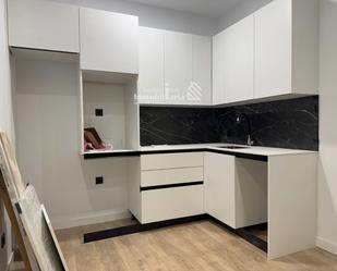 Cuina de Apartament en venda en Salamanca Capital amb Calefacció