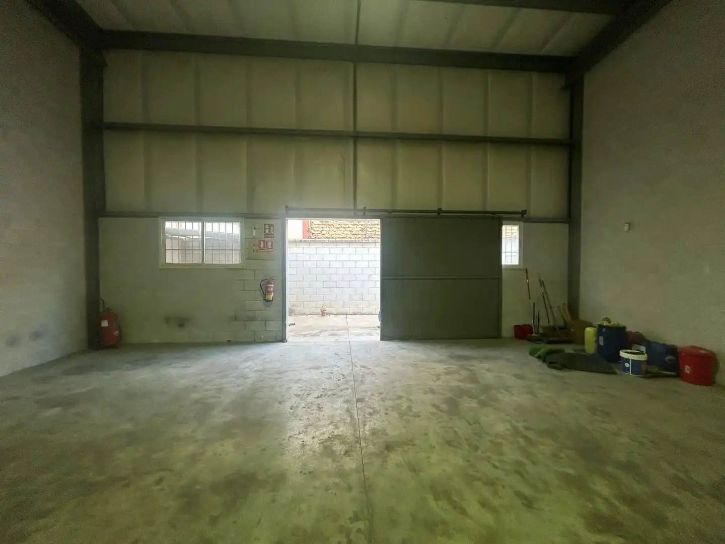 Vista exterior de Nau industrial en venda en Antequera amb Calefacció