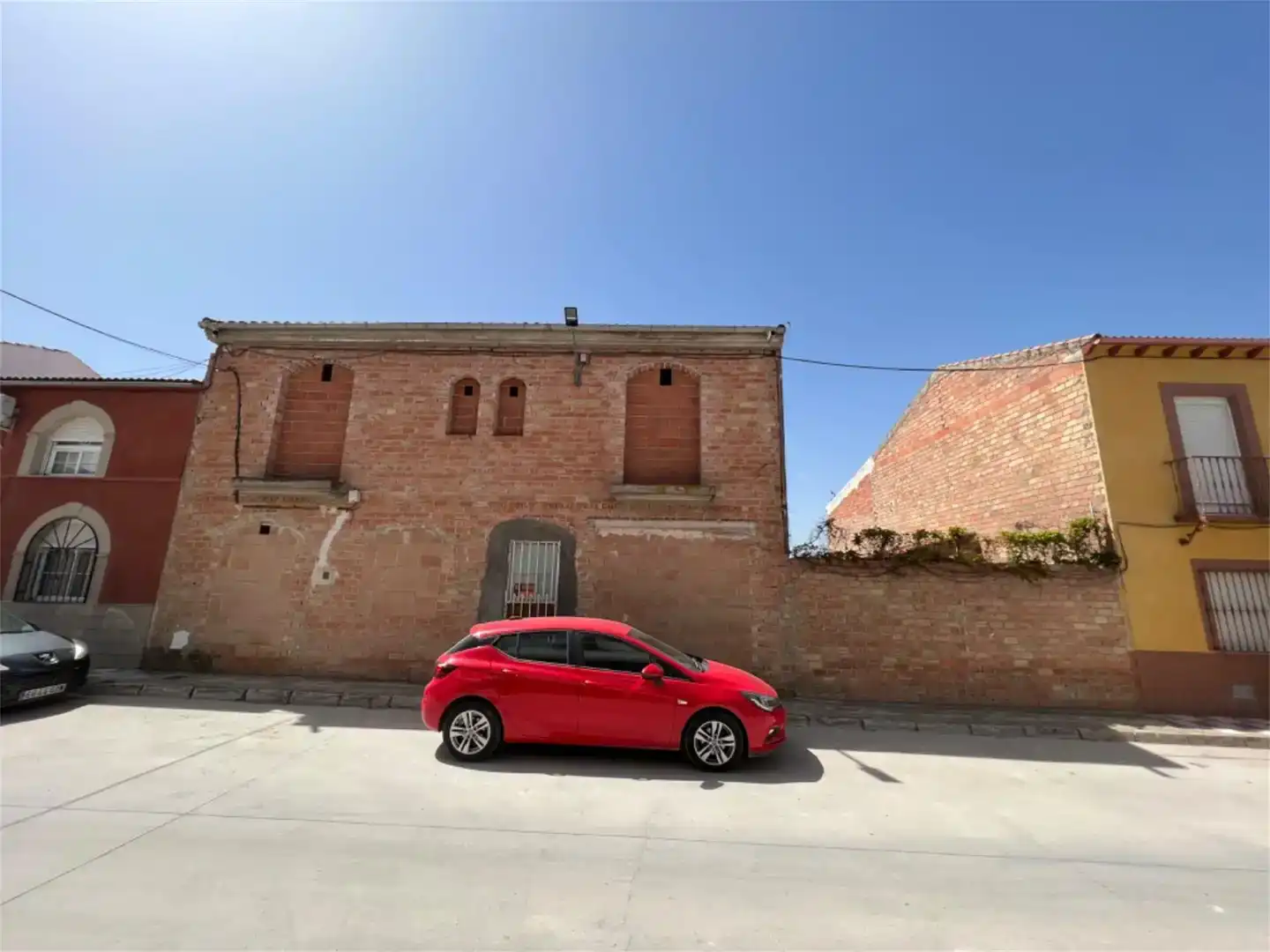 Vista exterior de Casa adosada en venda en Begíjar amb Jardí privat, Traster i Piscina