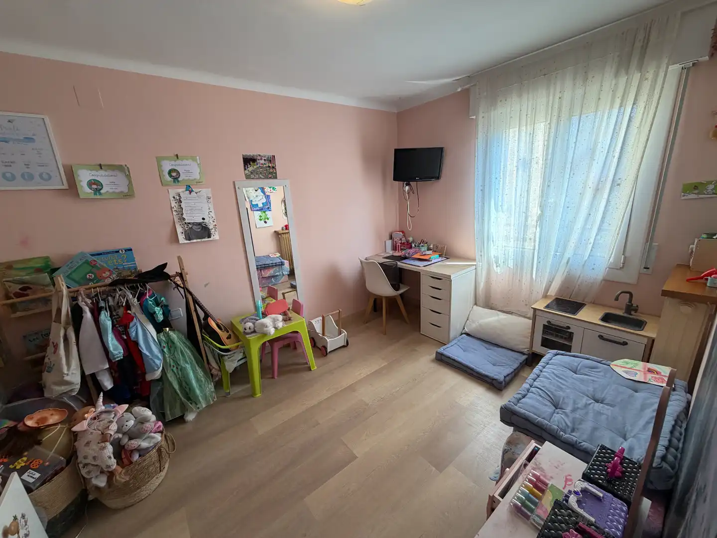 Habitación de Dúplex en venta en Olot con Calefacción, Terraza y Balcón