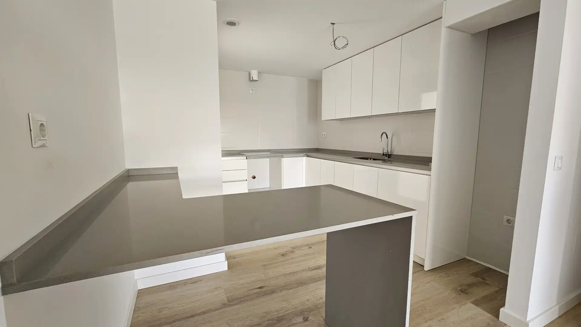 Cuina de Pis en venda en Marbella amb Aire condicionat, Calefacció i Parquet