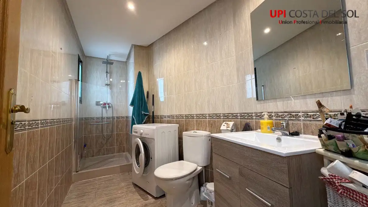 Baño de Piso en venta en Torremolinos con Aire acondicionado, Calefacción y Amueblado