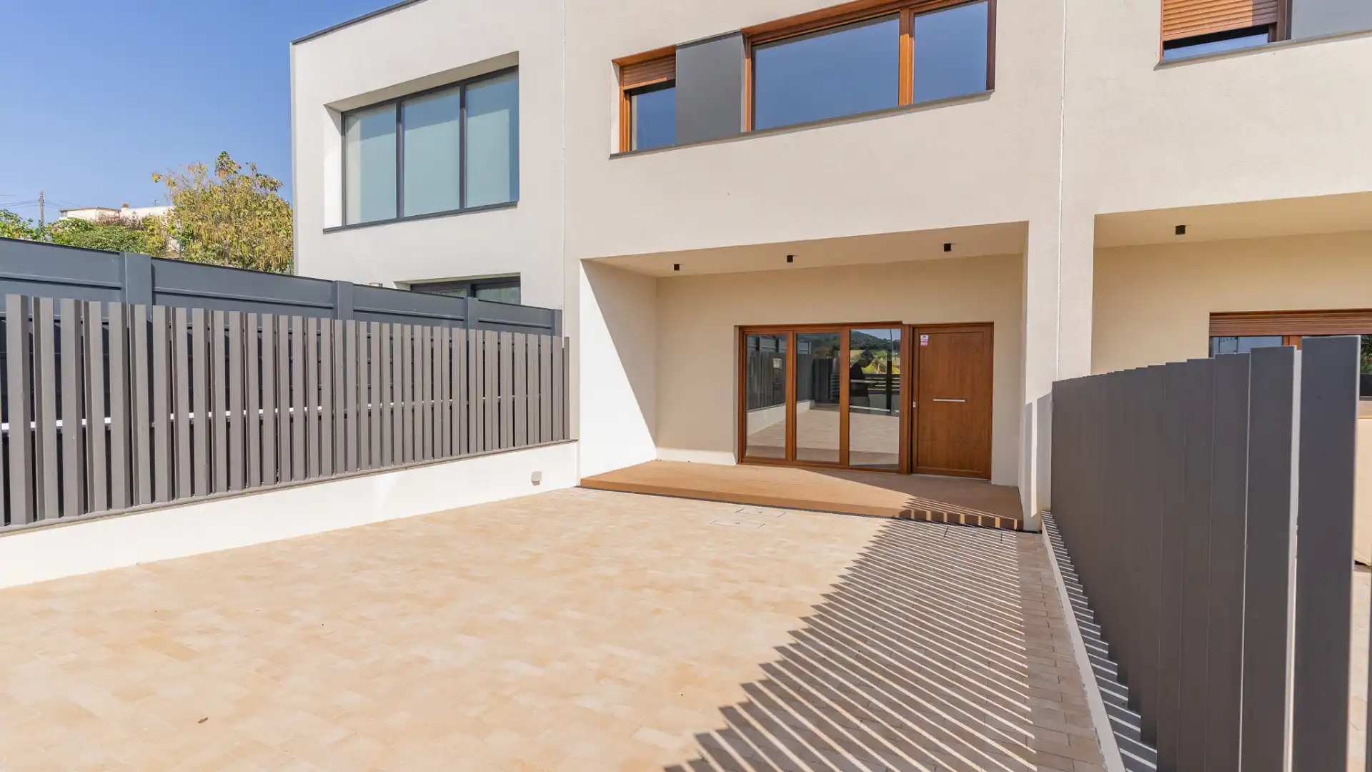 Casa amb jardí en venda a Carrer de Guifré el Pilós 26