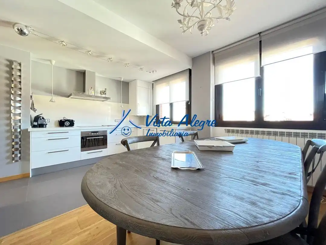 Cocina de Ático en venta en Haro con Calefacción, Parquet y Terraza