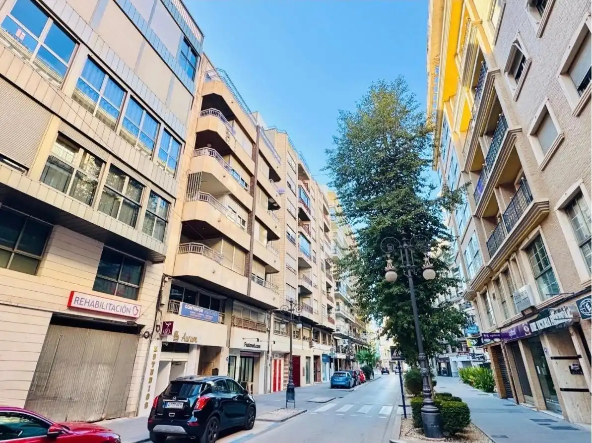 Piso con ascensor en venta en Calle OBISPO ROCAMORA 20