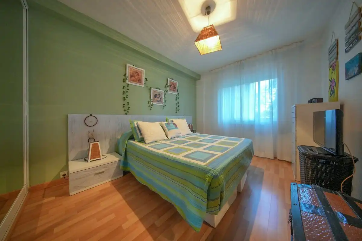 Habitación de Planta baja en venta en Móstoles con Calefacción, Jardín privado y Terraza