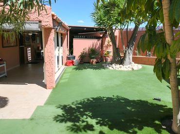 Casa aparellada amb piscina en venda a Calle REMOL