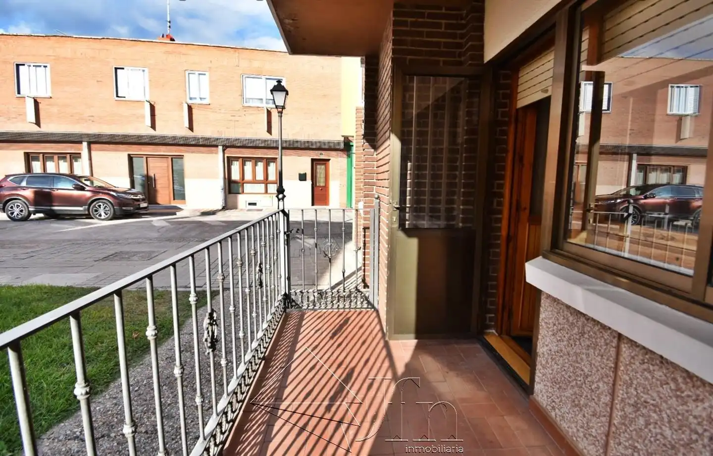 Außenansicht von Einfamilien-Reihenhaus zum Verkauf in Íscar mit Heizung und Balkon