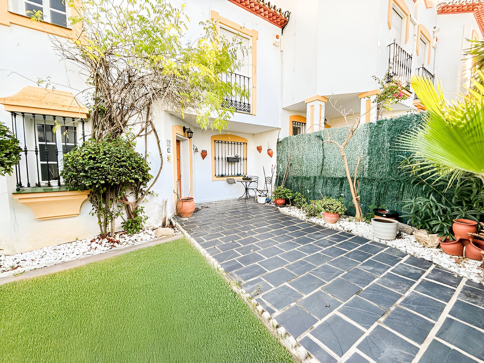 Garden of Single-family semi-detached for sale in Estepona  with Air Conditioner, Terrace and Swimming Pool