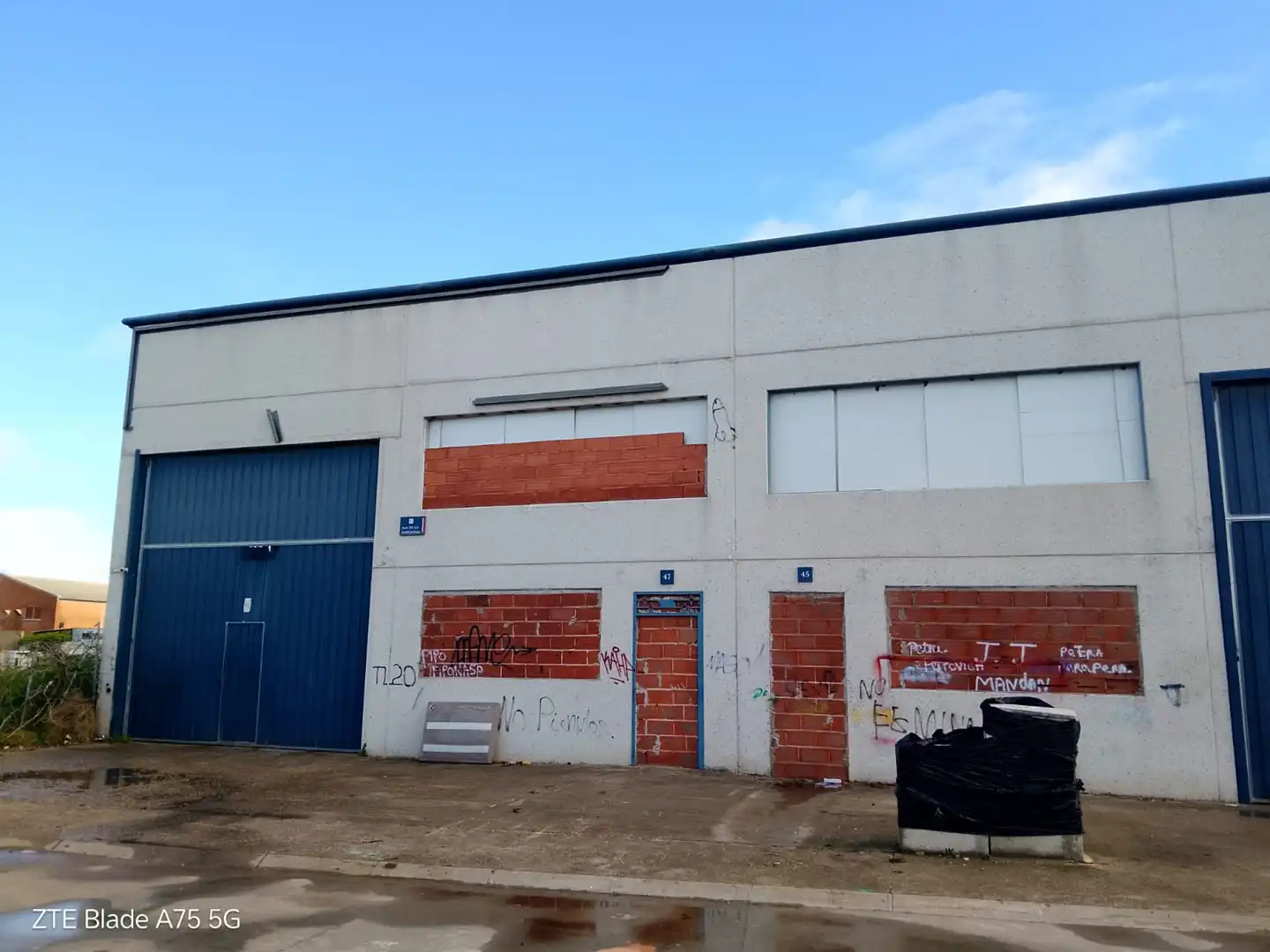 Vista exterior de Nave industrial en venta en El Viso de San Juan