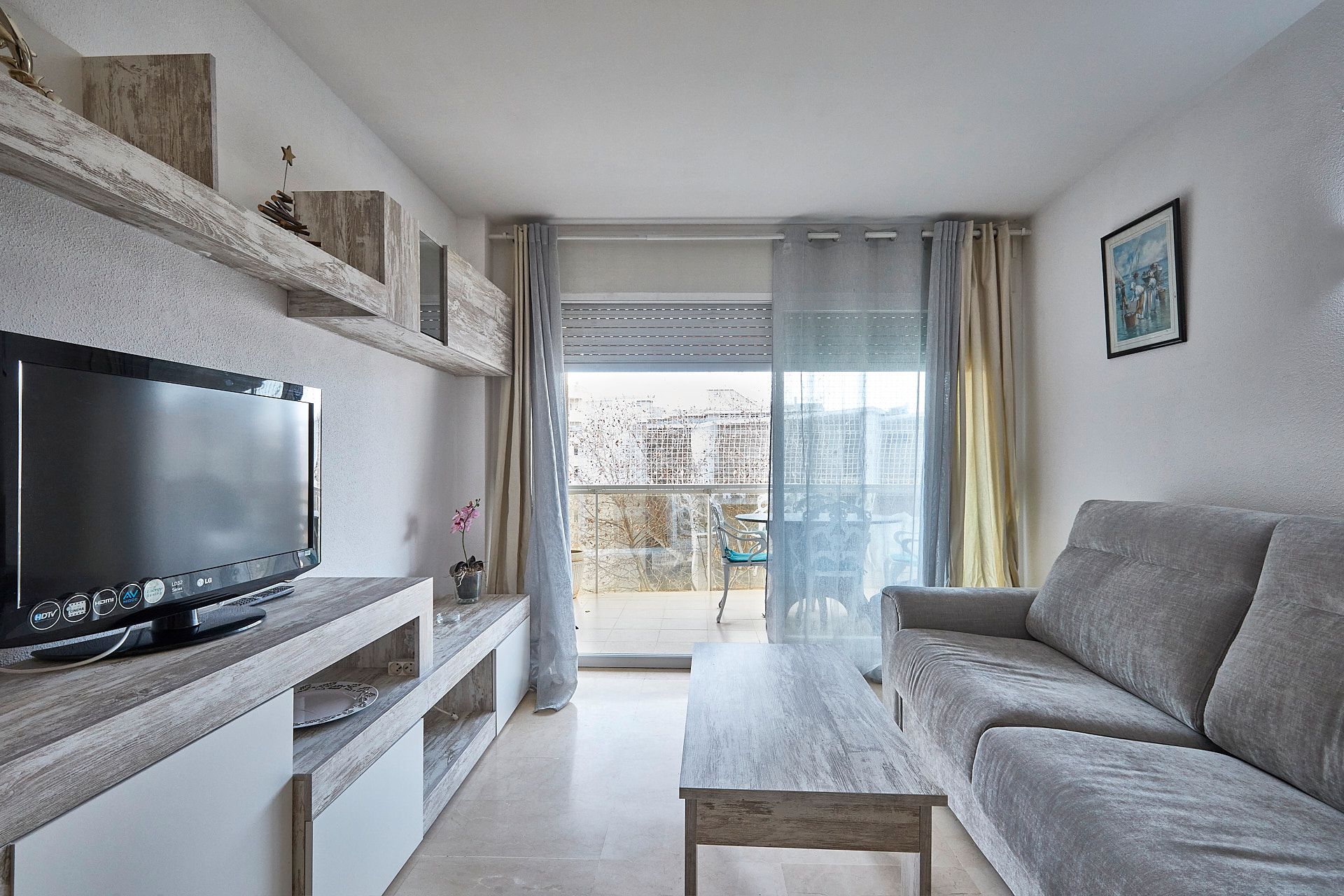 Sala d'estar de Apartament en venda en Salou amb Aire condicionat, Terrassa i Moblat