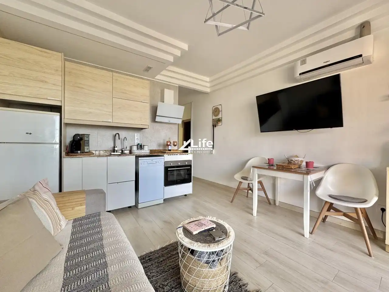 Living room of Flat for sale in Adeje  with Air Conditioner, Terrace and Community pool