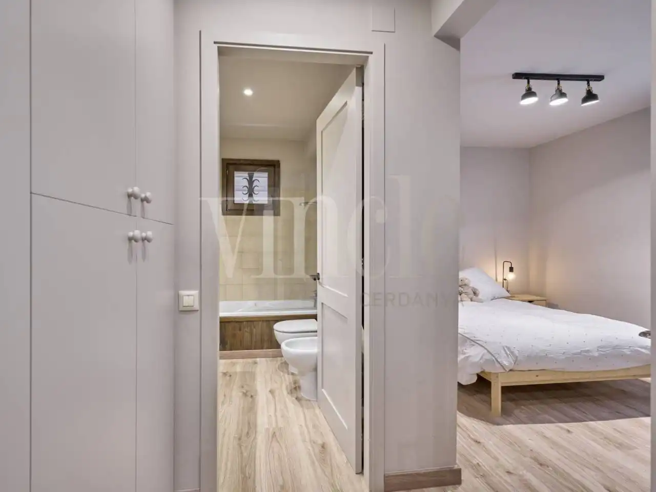Bany de Pis en venda en Das amb Calefacció, Parquet i Terrassa