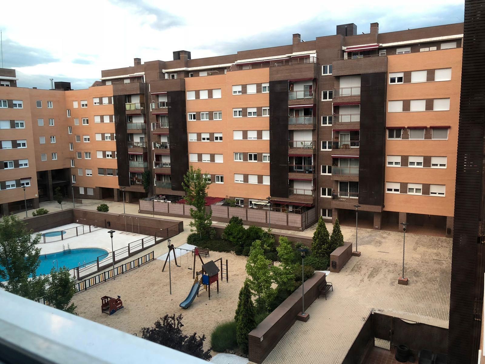 Vista exterior de Pis en venda en Rivas-Vaciamadrid amb Aire condicionat, Calefacció i Jardí privat