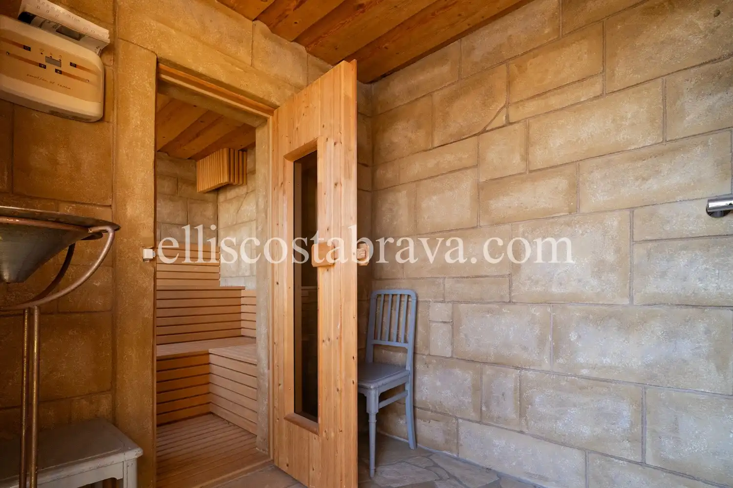 Casa con piscina en venta en Passatge Vall de Bianya, imagen 19