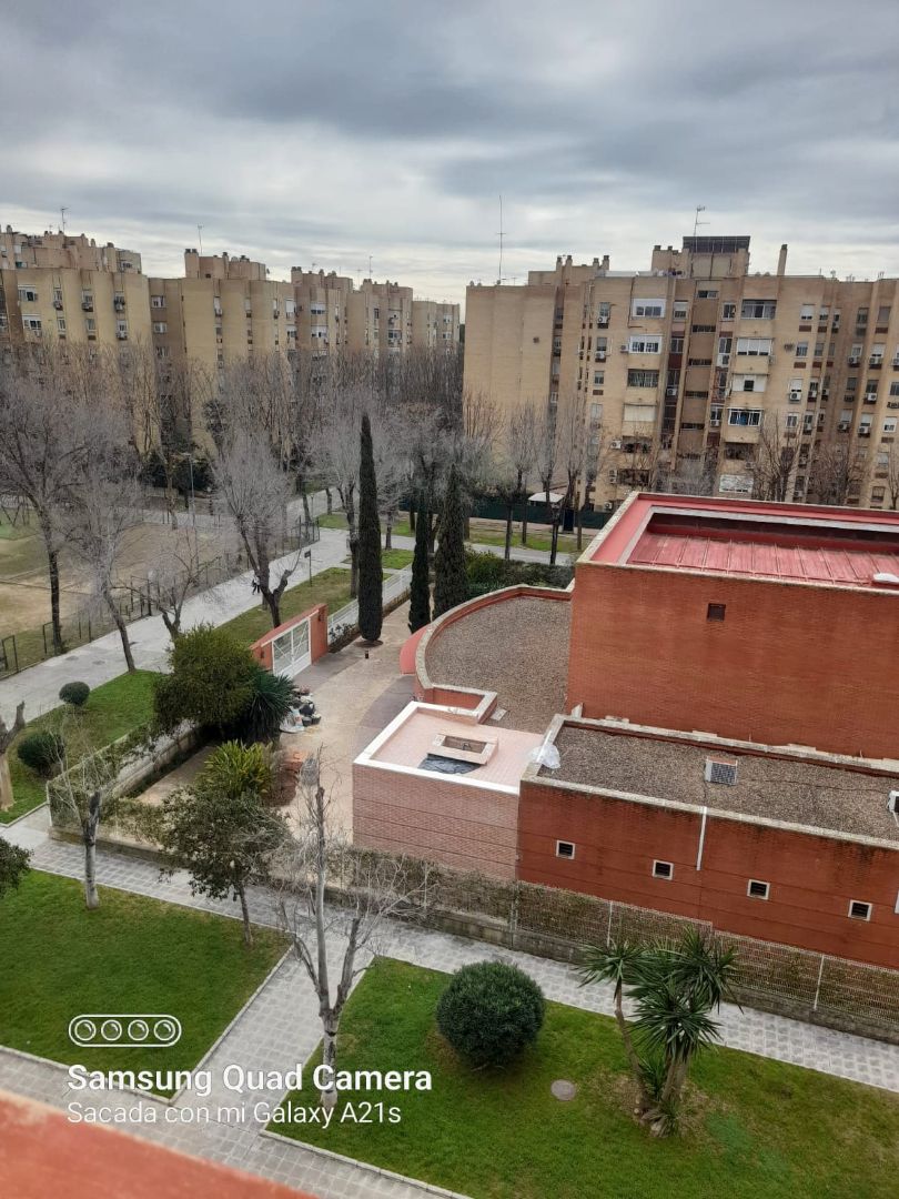 Vista exterior de Piso en venta en  Sevilla Capital con Terraza, Amueblado y Horno