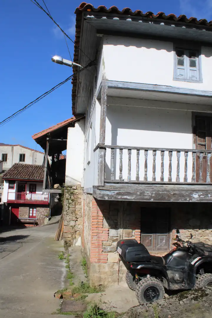 Vista exterior de Casa o xalet en venda en Laviana