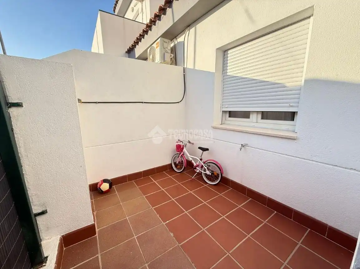Terrassa de Casa adosada en venda en Ontígola amb Calefacció, Terrassa i Piscina comunitària