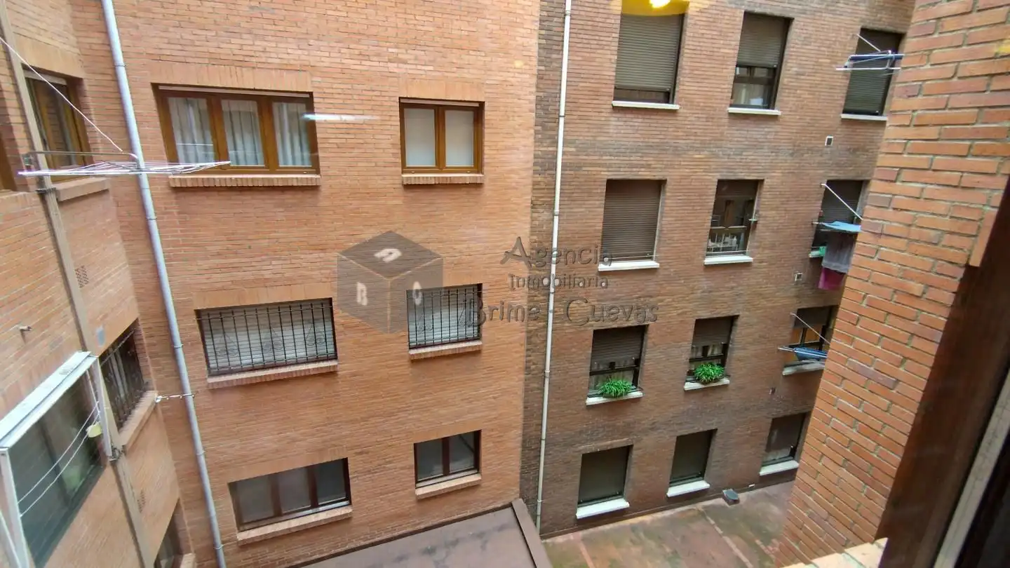 Vista exterior de Pis en venda en Oviedo  amb Calefacció i Terrassa