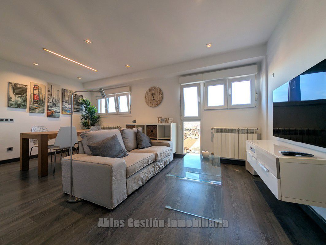 Living room of Flat for sale in Oviedo   with Heating and Furnished