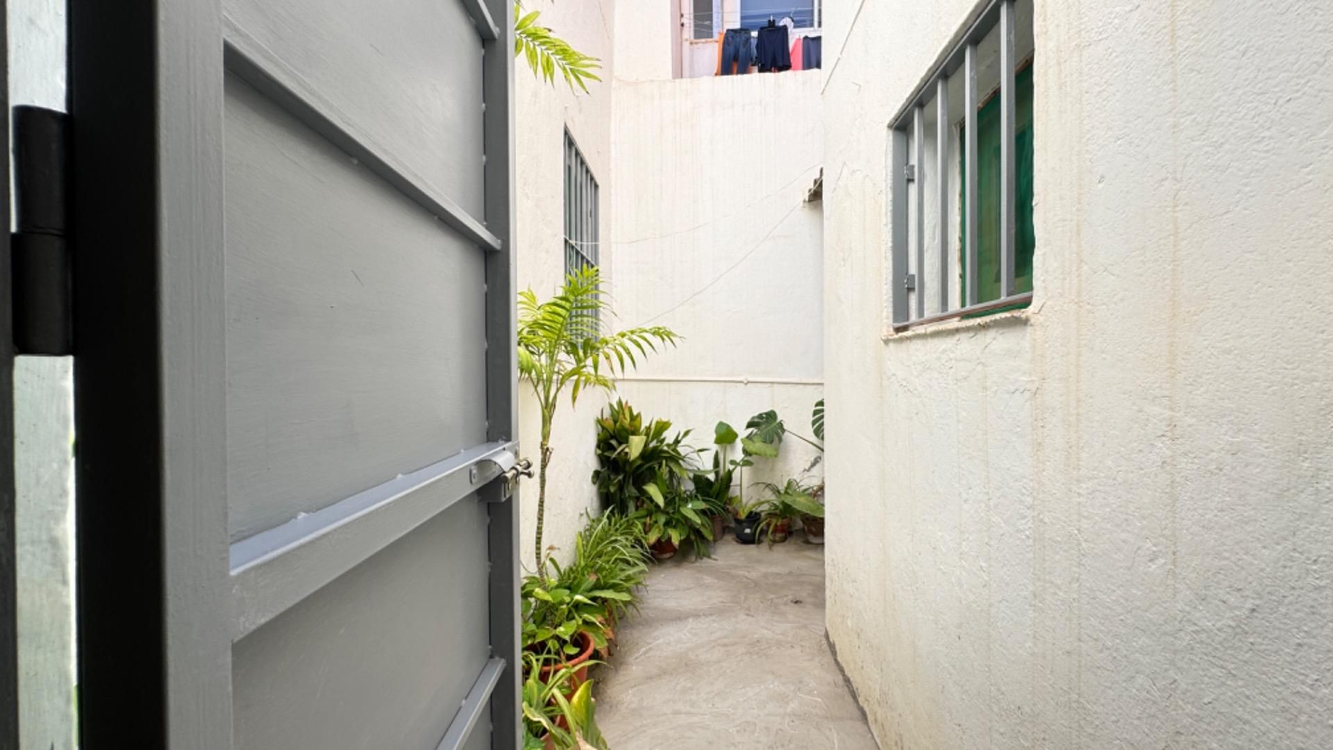 Vista exterior de Casa o xalet en venda en Motril amb Terrassa