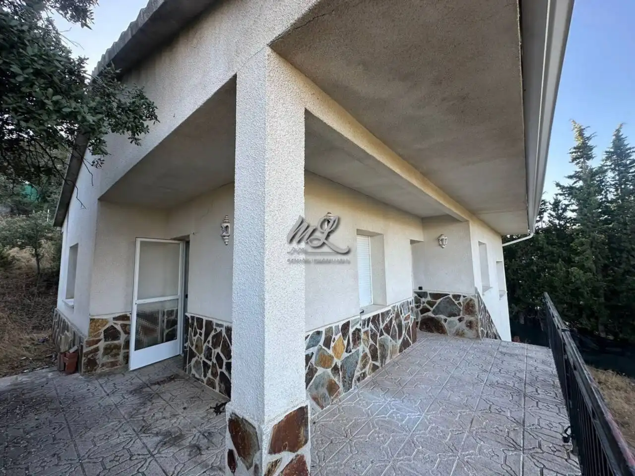 Vista exterior de Casa o xalet en venda en Navahermosa amb Calefacció, Jardí privat i Terrassa