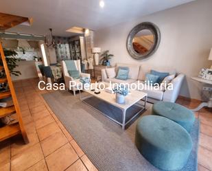 Sala d'estar de Casa adosada de lloguer en El Puerto de Santa María amb Aire condicionat, Calefacció i Terrassa