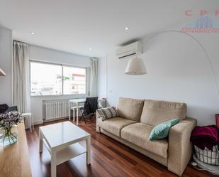 Sala d'estar de Pis de lloguer en  Madrid Capital amb Aire condicionat, Calefacció i Parquet