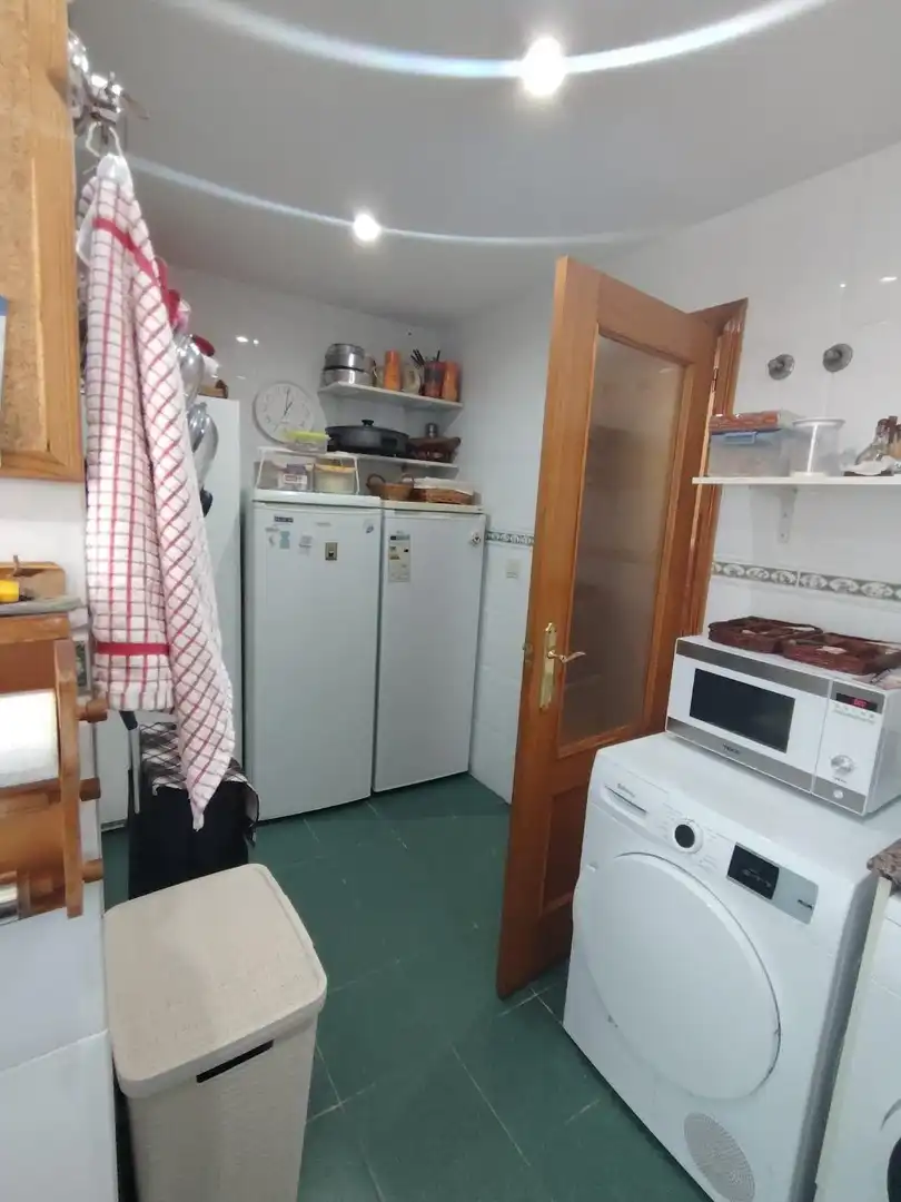 Cuina de Àtic en venda en La Pobla de Vallbona amb Calefacció i Traster