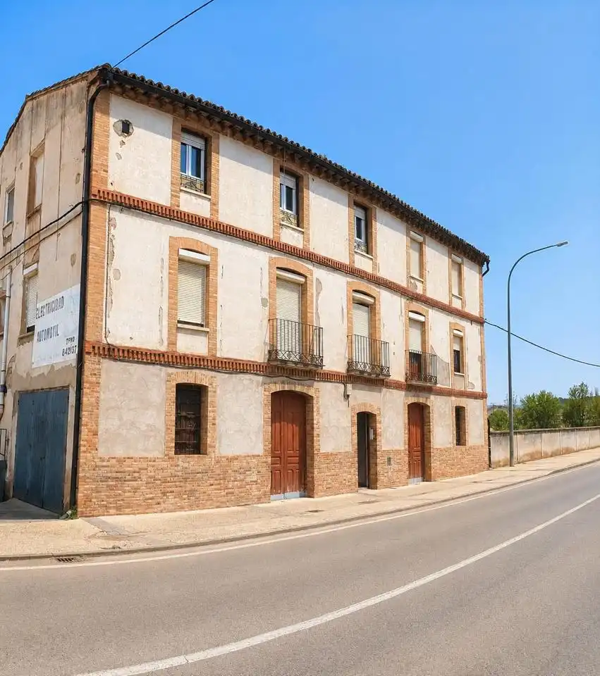 Vista exterior de Edifici en venda en Ateca