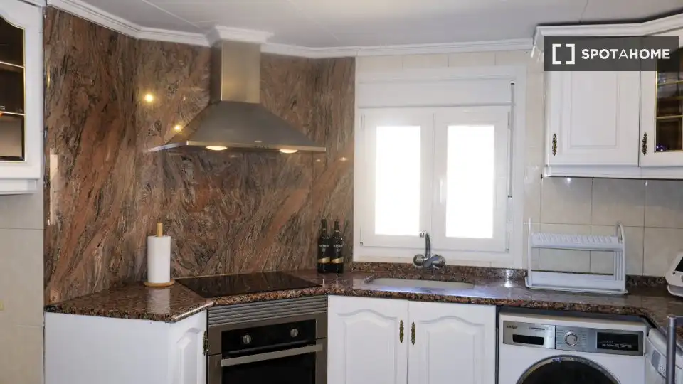 Kitchen of Flat for rent in Valencia  with Air Conditioner, Heating and Furnished