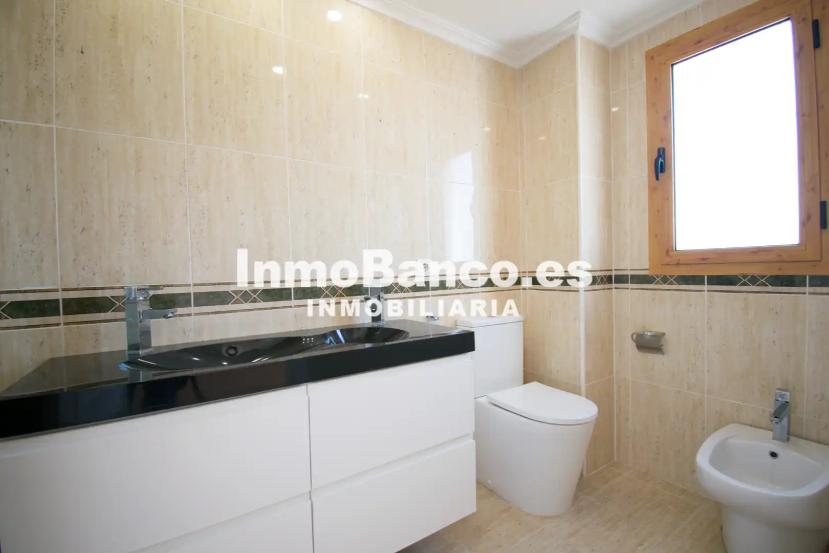 Baño de Casa adosada de alquiler en Chiva con Aire acondicionado, Jardín privado y Terraza