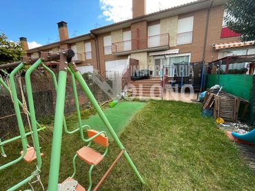 Villa con balcone in vendita a Calle San José 9