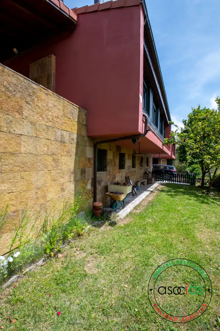 Vista exterior de Casa o chalet en venta en Colunga con Calefacción, Jardín privado y Terraza